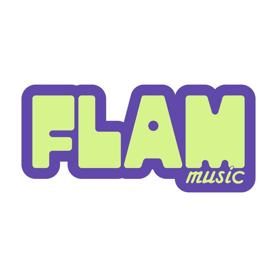 Logo Flam Music, lettres vert anis cernées de violet.